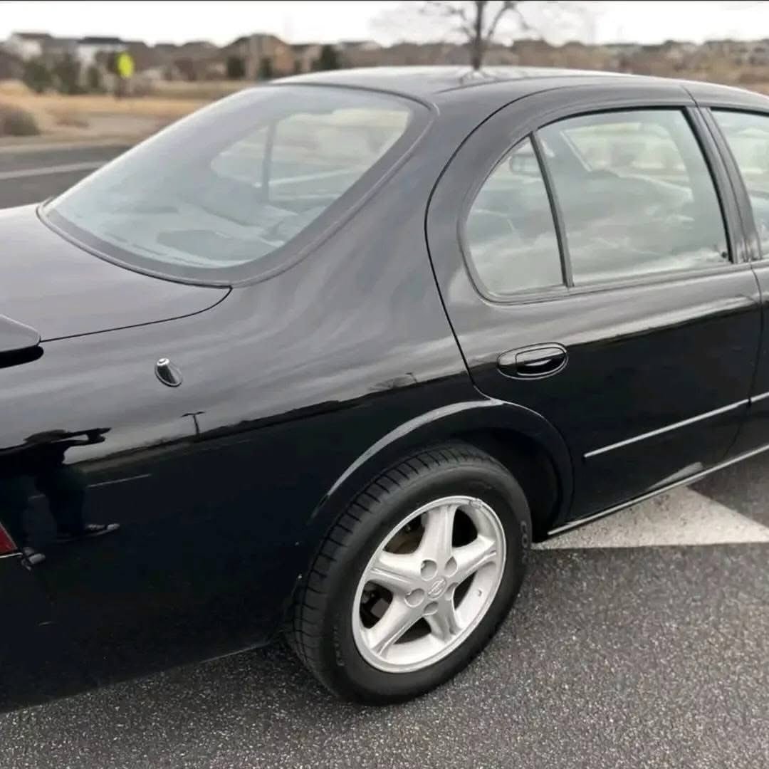 1999 Nissan Maxima SE - Image 10