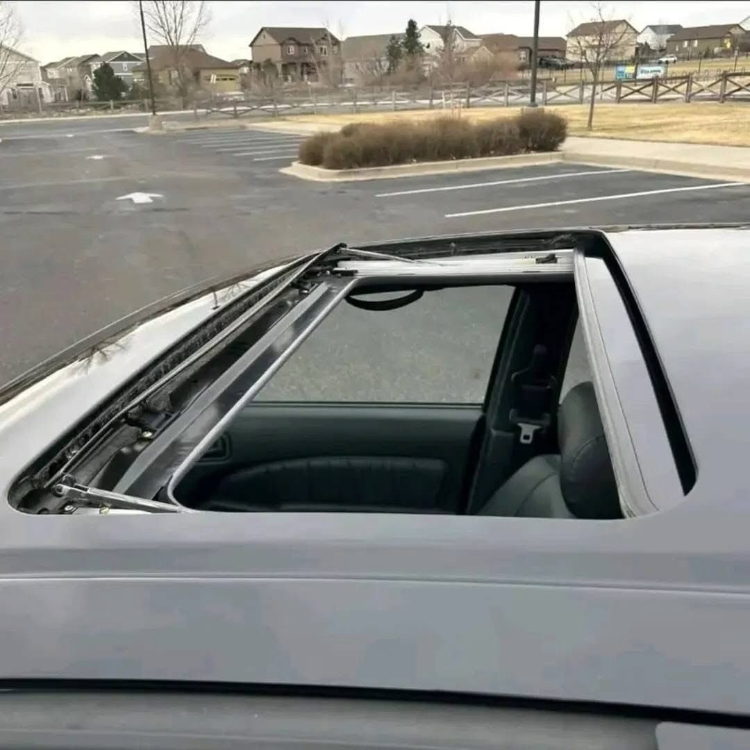 1999 Nissan Maxima SE - Image 11